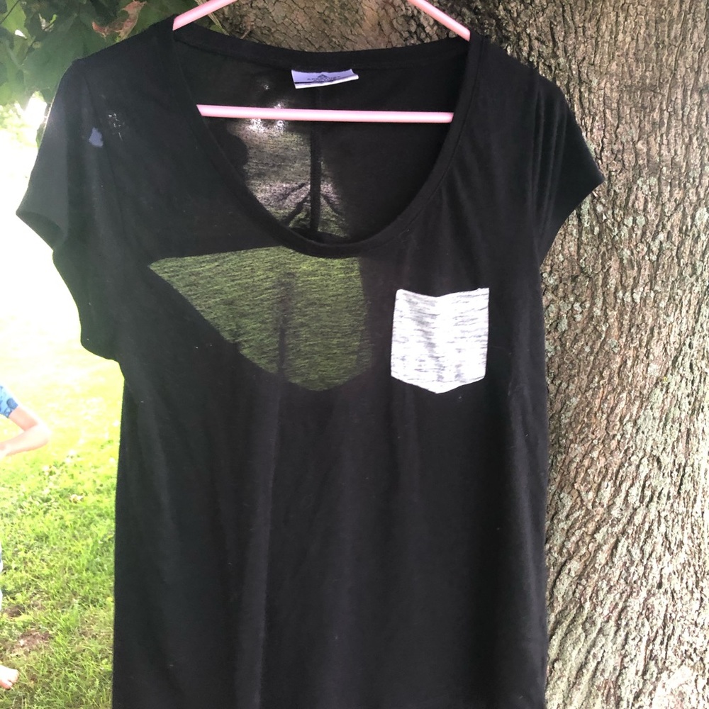Scoop neck t shirt with pocket